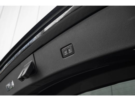 Audi Q8 55 TFSI e quattro Pro Line S 394PK | Trekhaak | 4-wielsturing | Panorama Dak | B&O | Nachtzicht |... ActivLease financial lease