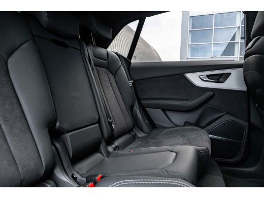 Audi Q8 55 TFSI e quattro Pro Line S 394PK | Trekhaak | 4-wielsturing | Panorama Dak | B&O | Nachtzicht |... ActivLease financial lease