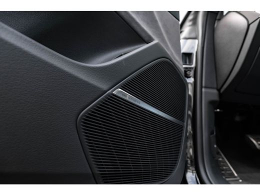 Audi Q8 55 TFSI e quattro Pro Line S 394PK | Trekhaak | 4-wielsturing | Panorama Dak | B&O | Nachtzicht |... ActivLease financial lease