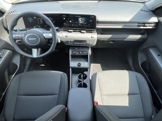 Hyundai Kona Long Range Pure Edition 64.8 kWh | Parkeersensoren voor en achter | Adaptieve Cruise Control | Ke... ActivLease financial lease