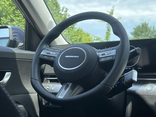 Hyundai Kona Long Range Pure Edition 64.8 kWh | Parkeersensoren voor en achter | Adaptieve Cruise Control | Ke... ActivLease financial lease