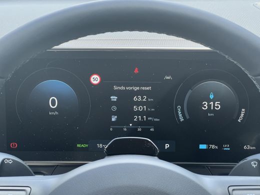 Hyundai Kona Long Range Pure Edition 64.8 kWh | Parkeersensoren voor en achter | Adaptieve Cruise Control | Ke... ActivLease financial lease