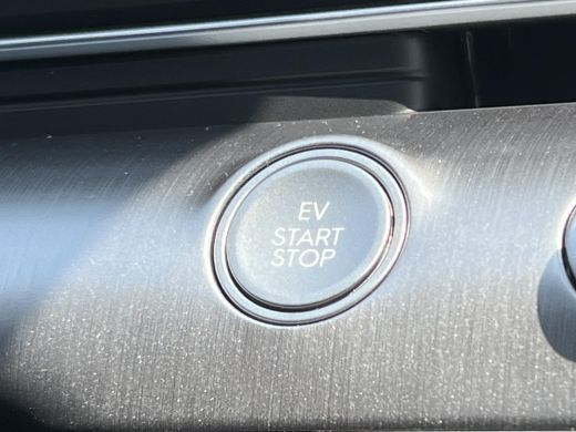 Hyundai Kona Long Range Pure Edition 64.8 kWh | Parkeersensoren voor en achter | Adaptieve Cruise Control | Ke... ActivLease financial lease