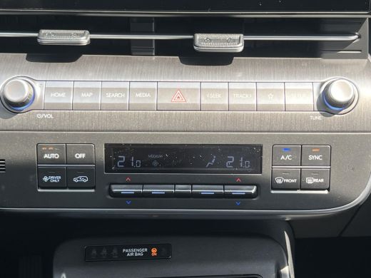 Hyundai Kona Long Range Pure Edition 64.8 kWh | Parkeersensoren voor en achter | Adaptieve Cruise Control | Ke... ActivLease financial lease