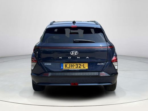 Hyundai Kona Long Range Pure Edition 64.8 kWh | Parkeersensoren voor en achter | Adaptieve Cruise Control | Ke... ActivLease financial lease