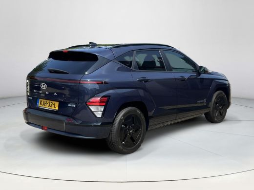 Hyundai Kona Long Range Pure Edition 64.8 kWh | Parkeersensoren voor en achter | Adaptieve Cruise Control | Ke... ActivLease financial lease