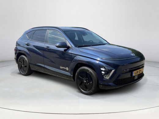 Hyundai Kona Long Range Pure Edition 64.8 kWh | Parkeersensoren voor en achter | Adaptieve Cruise Control | Ke... ActivLease financial lease