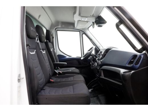 Iveco Daily 35C18 3.0 180pk HiMatic Automaat XXL Bakwagen met achterdeuren H235/L440 01-2022 ActivLease financial lease