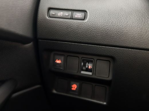 Nissan QASHQAI 1.2 N-Connecta (PANORAMADAK, NAVIGATIE, 360 CAMERA, GETINT GLAS, SPORTSTOELEN, STOELVERWARMING, C... ActivLease financial lease