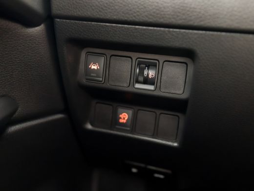 Nissan QASHQAI 1.2 N-Connecta (PANORAMADAK, NAVIGATIE, 360 CAMERA, GETINT GLAS, SPORTSTOELEN, STOELVERWARMING, C... ActivLease financial lease
