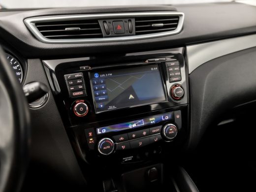 Nissan QASHQAI 1.2 N-Connecta (PANORAMADAK, NAVIGATIE, 360 CAMERA, GETINT GLAS, SPORTSTOELEN, STOELVERWARMING, C... ActivLease financial lease