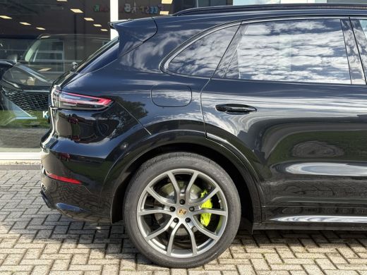 Porsche Cayenne 3.0 E-Hybrid Platinum Edition Sport uitlaat | Pano | Lucht | Trekhaak ActivLease financial lease