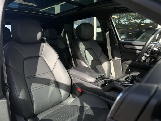 Porsche Cayenne 3.0 E-Hybrid Platinum Edition Sport uitlaat | Pano | Lucht | Trekhaak ActivLease financial lease