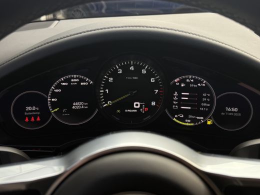 Porsche Cayenne 3.0 E-Hybrid Platinum Edition Sport uitlaat | Pano | Lucht | Trekhaak ActivLease financial lease