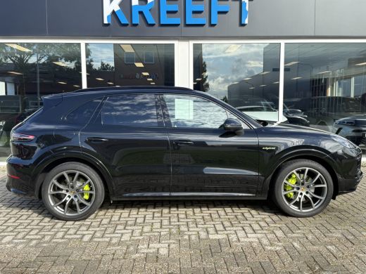 Porsche Cayenne 3.0 E-Hybrid Platinum Edition Sport uitlaat | Pano | Lucht | Trekhaak ActivLease financial lease
