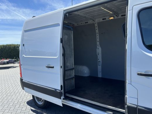 Renault Master 2.3 dCi 150 PK / L2H2 / TREKHAAK / CAMERA / AIRCO / CRUISE / 2.500 KG AHG ActivLease financial lease