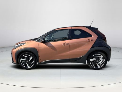 Toyota Aygo Hybrid 115 envy **CINNAMON METALLIC/ HYBRIDE/ DIRECT LEVERBAAR** ActivLease financial lease
