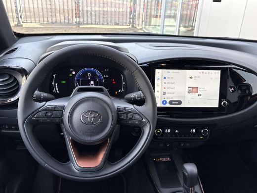 Toyota Aygo Hybrid 115 envy **CINNAMON METALLIC/ HYBRIDE/ DIRECT LEVERBAAR** ActivLease financial lease