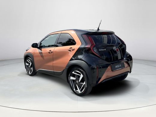 Toyota Aygo Hybrid 115 envy **CINNAMON METALLIC/ HYBRIDE/ DIRECT LEVERBAAR** ActivLease financial lease