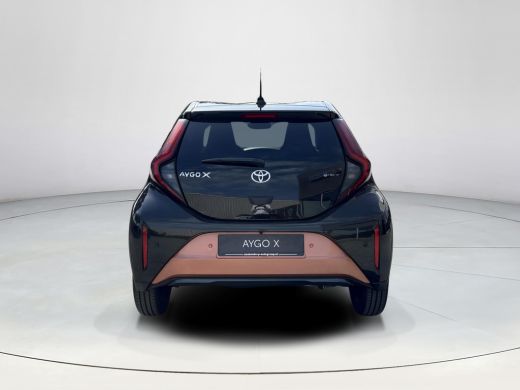 Toyota Aygo Hybrid 115 envy **CINNAMON METALLIC/ HYBRIDE/ DIRECT LEVERBAAR** ActivLease financial lease