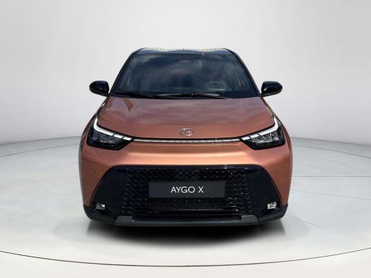 Toyota Aygo Hybrid 115 envy **CINNAMON METALLIC/ HYBRIDE/ DIRECT LEVERBAAR** ActivLease financial lease