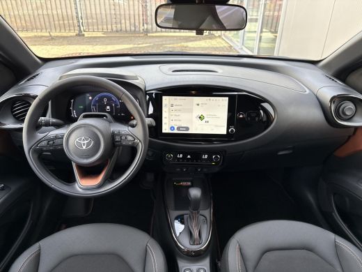 Toyota Aygo Hybrid 115 envy **CINNAMON METALLIC/ HYBRIDE/ DIRECT LEVERBAAR** ActivLease financial lease