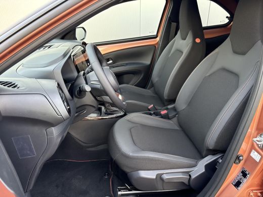 Toyota Aygo Hybrid 115 envy **CINNAMON METALLIC/ HYBRIDE/ DIRECT LEVERBAAR** ActivLease financial lease
