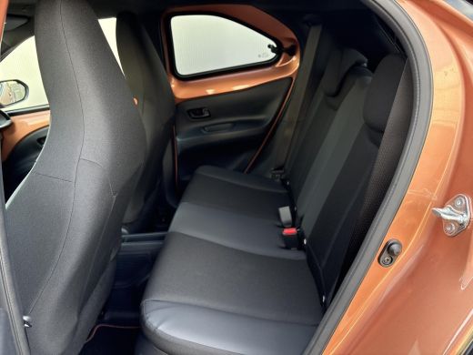 Toyota Aygo Hybrid 115 envy **CINNAMON METALLIC/ HYBRIDE/ DIRECT LEVERBAAR** ActivLease financial lease