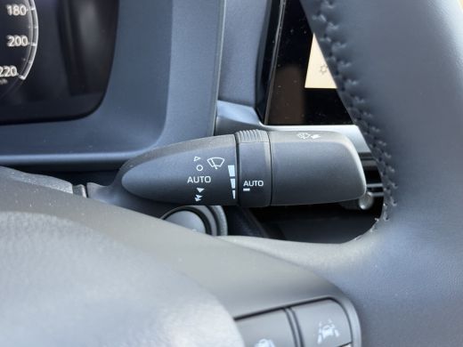 Toyota C-HR 1.8 Hybrid 140 Dynamic | ACC | CarPlay | Camera | Keyless | 18 inch ActivLease financial lease