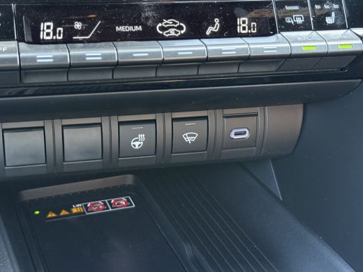 Toyota C-HR 1.8 Hybrid 140 Dynamic | ACC | CarPlay | Camera | Keyless | 18 inch ActivLease financial lease