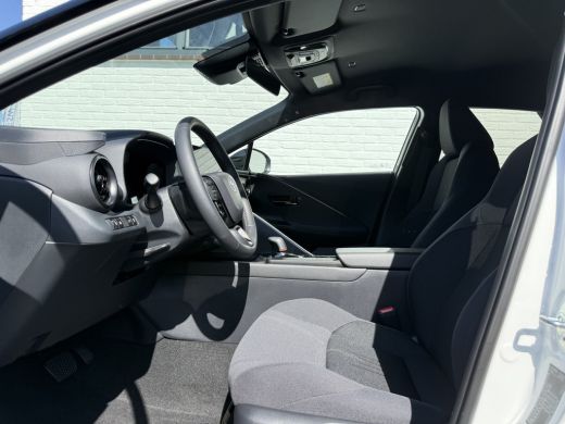 Toyota C-HR 1.8 Hybrid 140 Dynamic | ACC | CarPlay | Camera | Keyless | 18 inch ActivLease financial lease