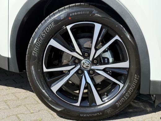 Toyota C-HR 1.8 Hybrid 140 Dynamic | ACC | CarPlay | Camera | Keyless | 18 inch ActivLease financial lease