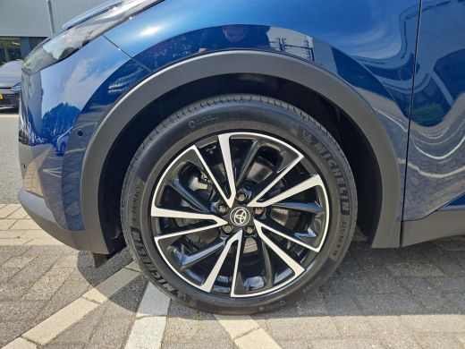 Toyota C-HR 2.0 Hybrid 200 Premi&egrave;re Edition 4WD ActivLease financial lease
