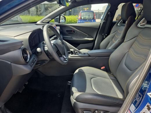 Toyota C-HR 2.0 Hybrid 200 Premi&egrave;re Edition 4WD ActivLease financial lease