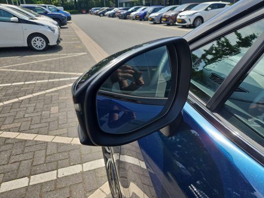 Toyota C-HR 2.0 Hybrid 200 Premi&egrave;re Edition 4WD ActivLease financial lease
