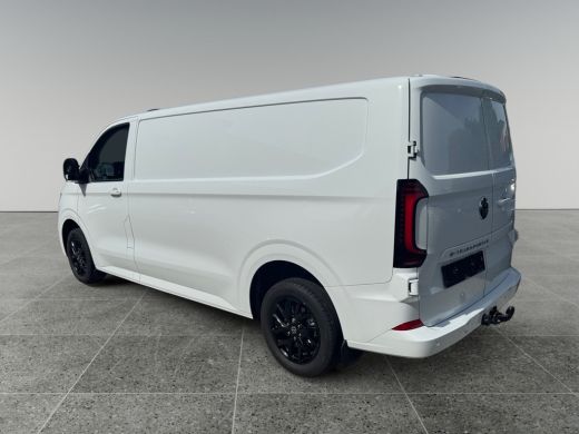 Volkswagen e-Transporter L2H1 64kWh 218pk Bulli | Adaptive cruise control | 360 graden camera | Matrix-LED ActivLease financial lease