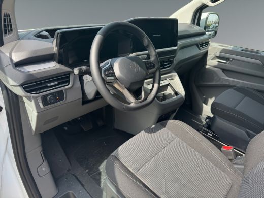 Volkswagen e-Transporter L2H1 64kWh 218pk Bulli | Adaptive cruise control | 360 graden camera | Matrix-LED ActivLease financial lease