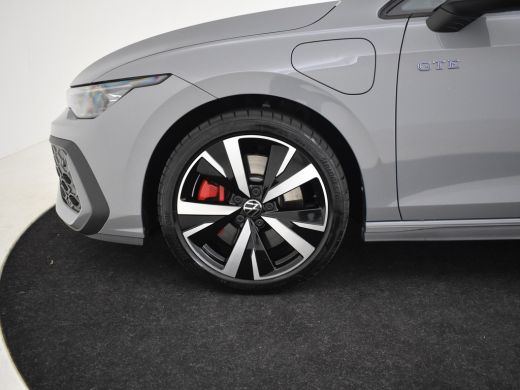 Volkswagen Golf 1.5 eHybrid GTE 272PK DSG/AUTO | Glazen panorama-dak | Head-up display | Achteruitrijcamera | Nav... ActivLease financial lease