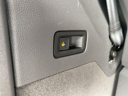 Volkswagen Multivan 1.4 eHybrid L1H1 Life | Trekhaak | LED Matrix | ACC | Side assist | Stuurverwarming | 7 Pers. | 2... ActivLease financial lease