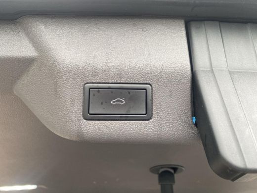 Volkswagen Multivan 1.4 eHybrid L1H1 Life | Trekhaak | LED Matrix | ACC | Side assist | Stuurverwarming | 7 Pers. | 2... ActivLease financial lease