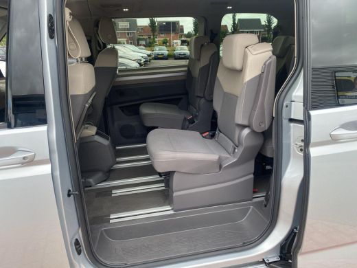 Volkswagen Multivan 1.4 eHybrid L1H1 Life | Trekhaak | LED Matrix | ACC | Side assist | Stuurverwarming | 7 Pers. | 2... ActivLease financial lease