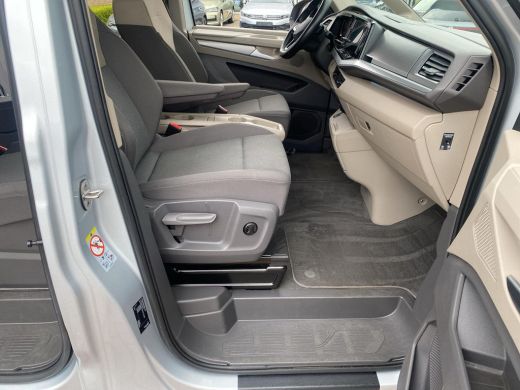 Volkswagen Multivan 1.4 eHybrid L1H1 Life | Trekhaak | LED Matrix | ACC | Side assist | Stuurverwarming | 7 Pers. | 2... ActivLease financial lease