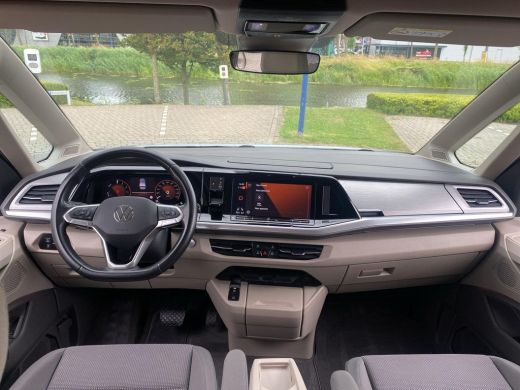 Volkswagen Multivan 1.4 eHybrid L1H1 Life | Trekhaak | LED Matrix | ACC | Side assist | Stuurverwarming | 7 Pers. | 2... ActivLease financial lease