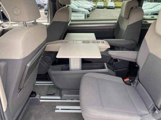 Volkswagen Multivan 1.4 eHybrid L1H1 Life | Trekhaak | LED Matrix | ACC | Side assist | Stuurverwarming | 7 Pers. | 2... ActivLease financial lease