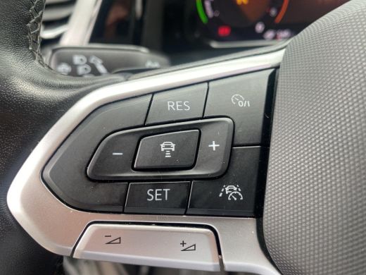 Volkswagen Multivan 1.4 eHybrid L1H1 Life | Trekhaak | LED Matrix | ACC | Side assist | Stuurverwarming | 7 Pers. | 2... ActivLease financial lease