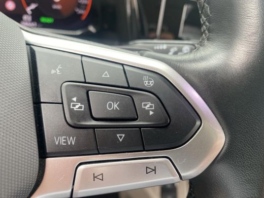 Volkswagen Multivan 1.4 eHybrid L1H1 Life | Trekhaak | LED Matrix | ACC | Side assist | Stuurverwarming | 7 Pers. | 2... ActivLease financial lease