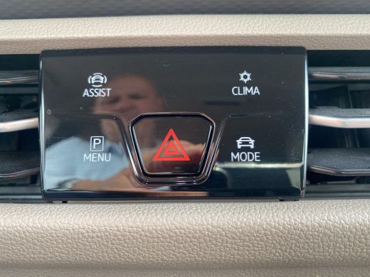 Volkswagen Multivan 1.4 eHybrid L1H1 Life | Trekhaak | LED Matrix | ACC | Side assist | Stuurverwarming | 7 Pers. | 2... ActivLease financial lease