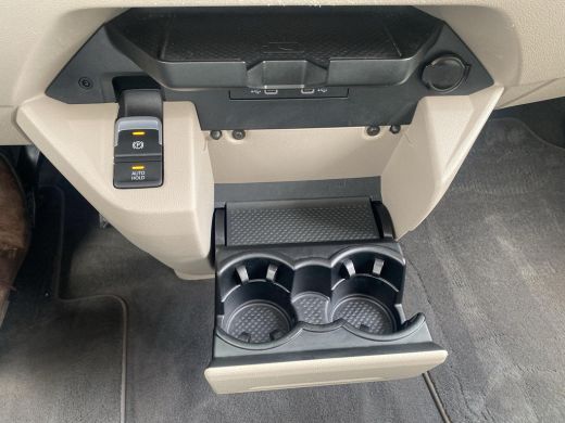 Volkswagen Multivan 1.4 eHybrid L1H1 Life | Trekhaak | LED Matrix | ACC | Side assist | Stuurverwarming | 7 Pers. | 2... ActivLease financial lease