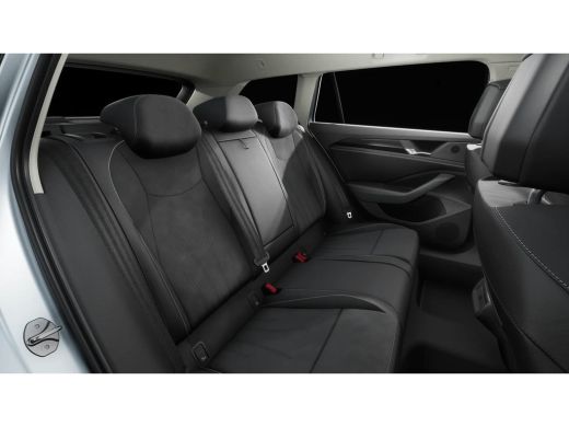 Volkswagen Passat Variant 1.5 eHybrid Business | Trekhaak | LED | A.cam | Side assist | ACC | ActivLease financial lease