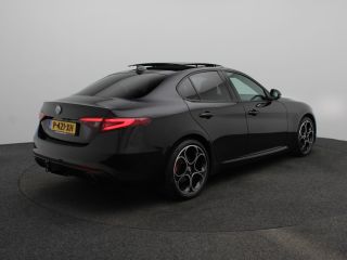 Alfa Romeo Giulia 2.0T Sprint Veloce Interieur | Panoramadak | Afneembare Trekhaak | 19" Licht Metalen Velgen | Cam...
